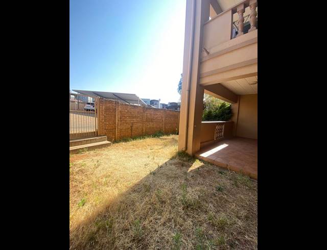 2 BEDROOM TOWNHOUSE FOR SALE IN VORNA VALLEY